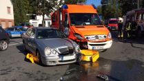 Rettungswagen kollidiert mit PKW in Hövelhof